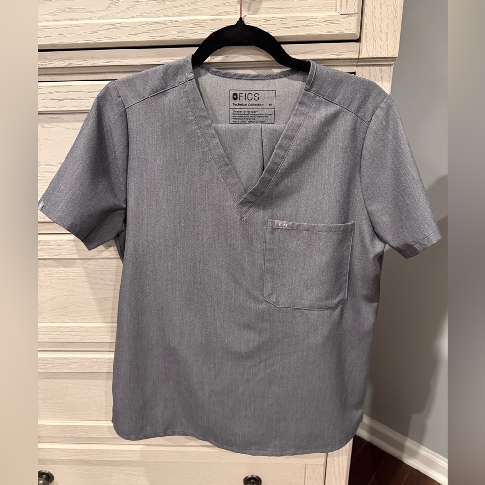 FIGS - Light Gray - Size M - Zamora Jogger & Catarina One Pocket Scrub Top